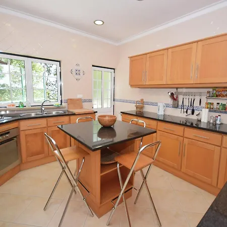 In Casais De Santa Helena * Carreiros