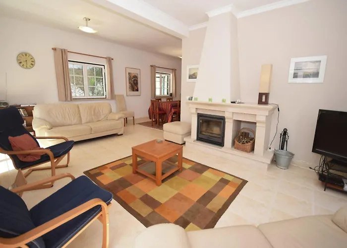 In Casais De Santa Helena *