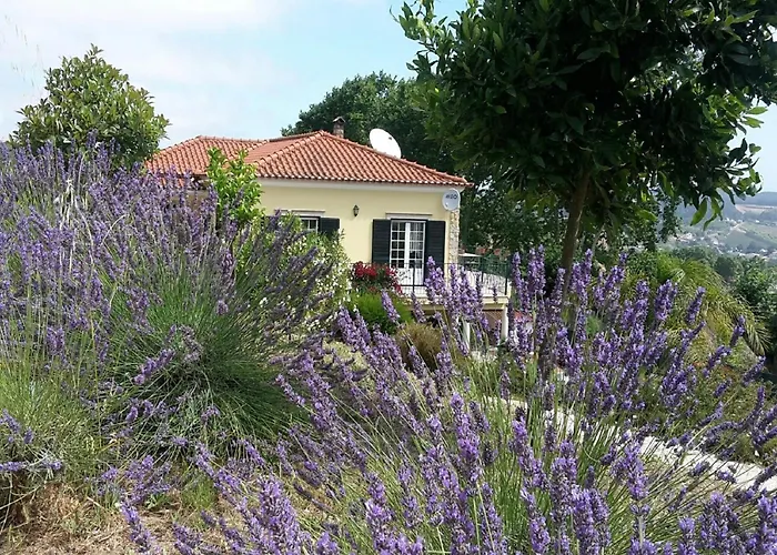 In Casais De Santa Helena Carreiros