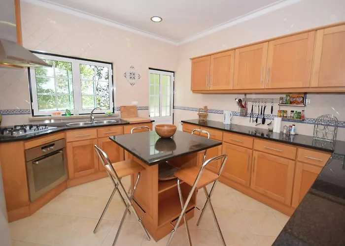 In Casais De Santa Helena * Carreiros