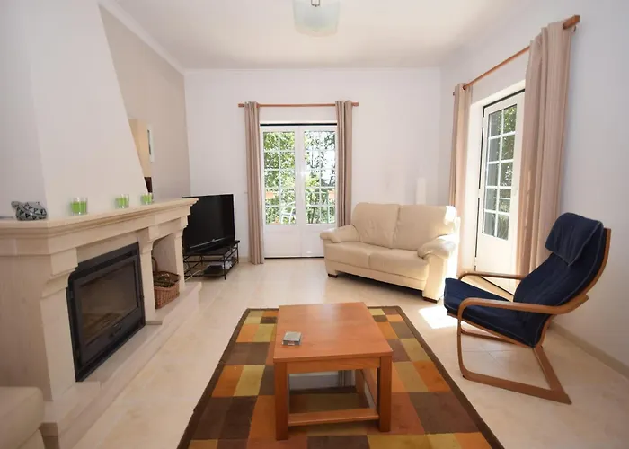 In Casais De Santa Helena