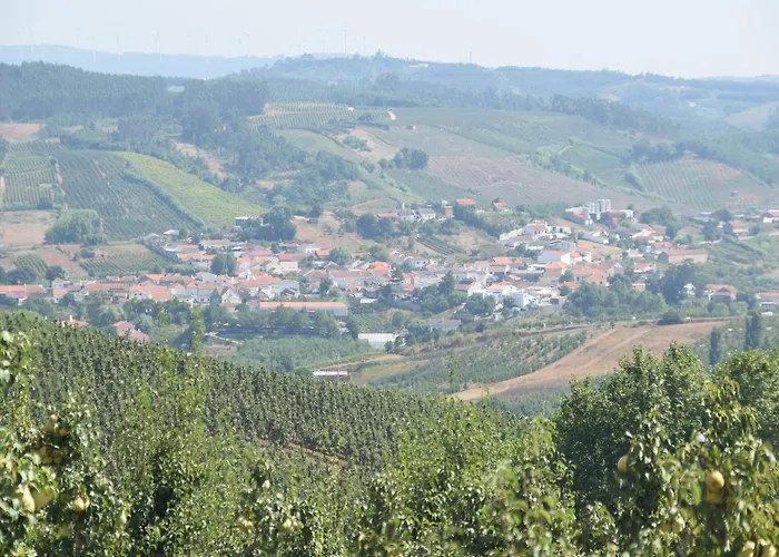 In Casais De Santa Helena *