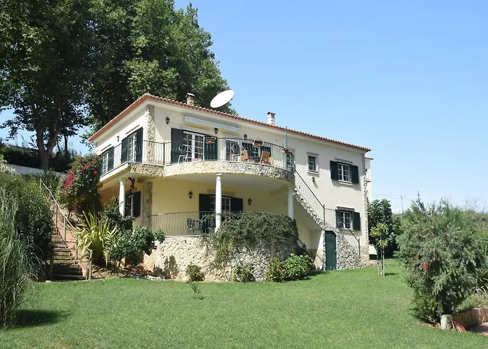 In Casais De Santa Helena *