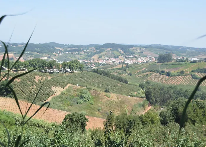 In Casais De Santa Helena Carreiros
