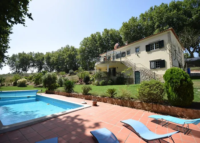 In Casais De Santa Helena * Carreiros