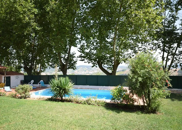 In Casais De Santa Helena